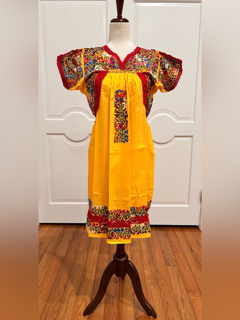 San Antonino gala Dress,Oax,Mexican dress Hand Embroidered with Silk threads.